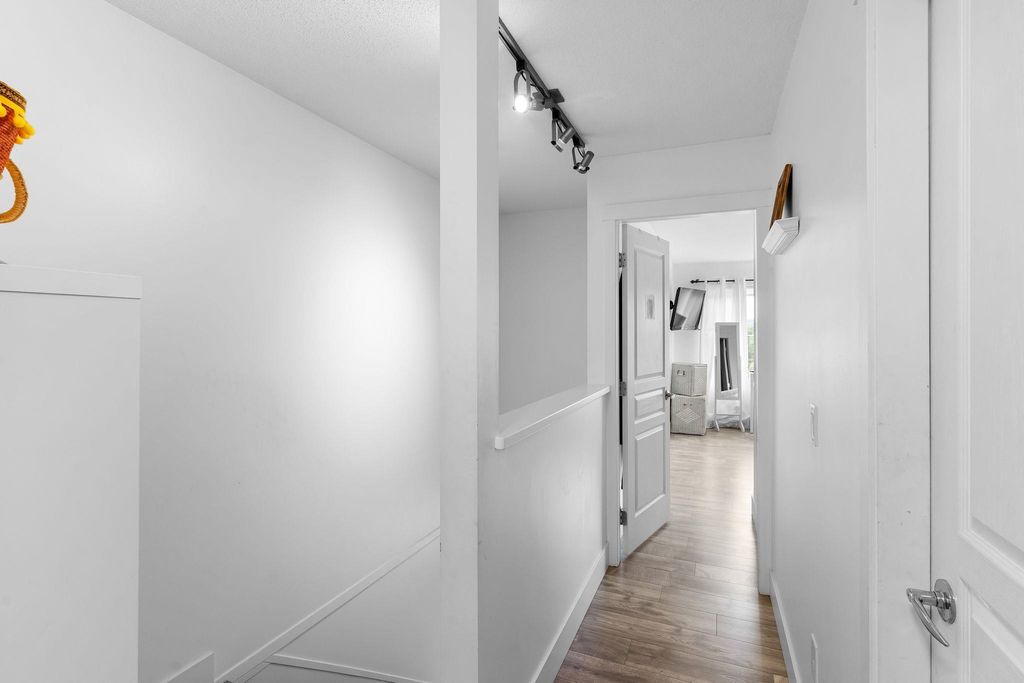 listing image 1103233517918176091