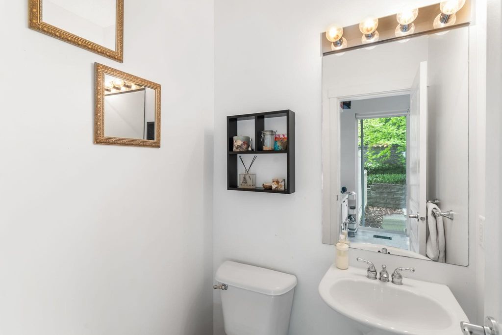 listing image 1100875537311274876