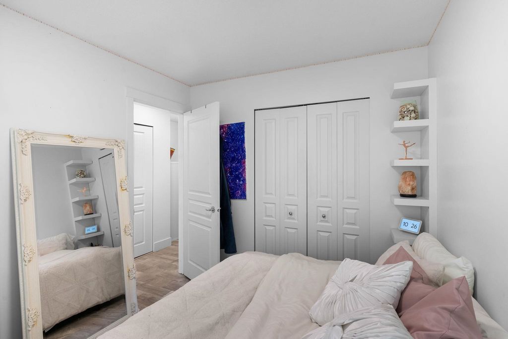 listing image 1102255775220081729