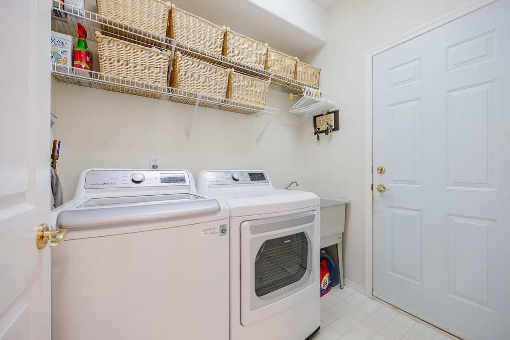 listing image 1104424657744382524