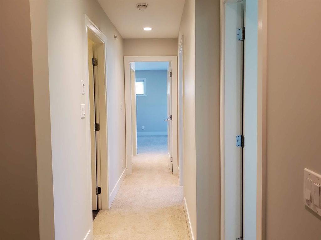 listing image 1104450189723241472