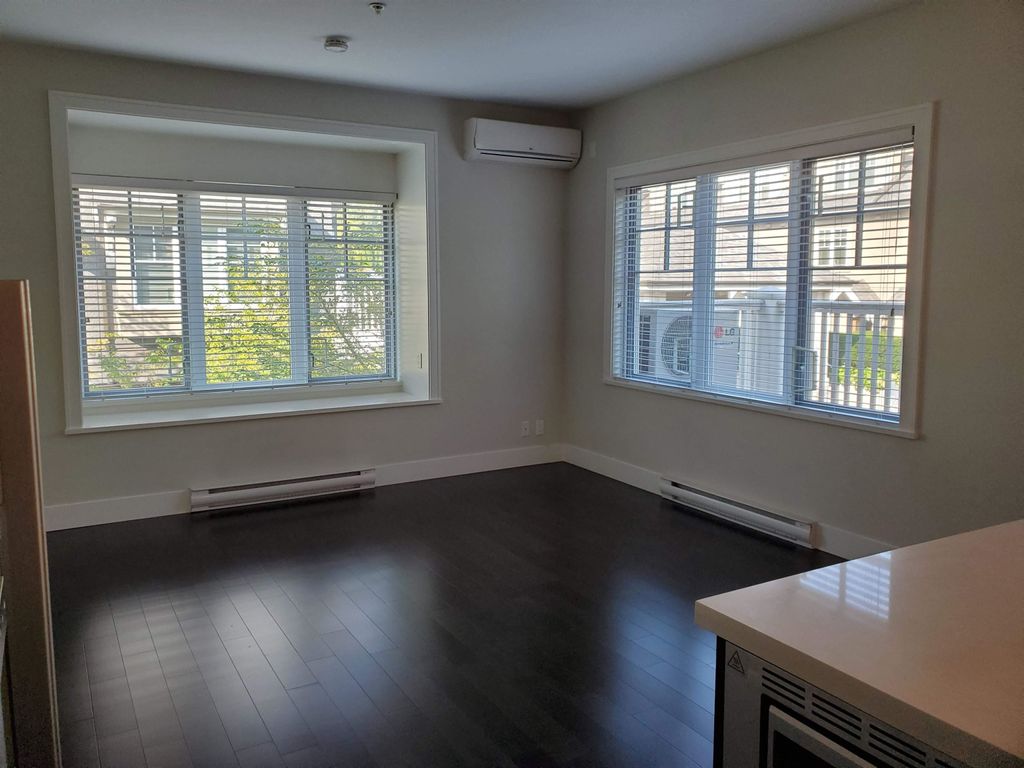 listing image 1103348055252964712