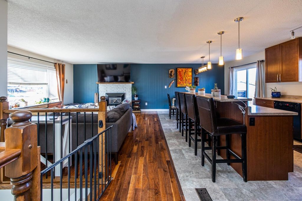 listing image 1104684300457588543