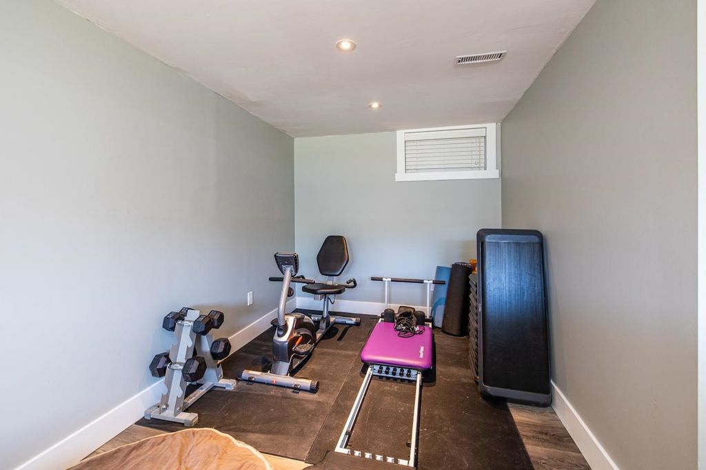 listing image 1105511766160896775