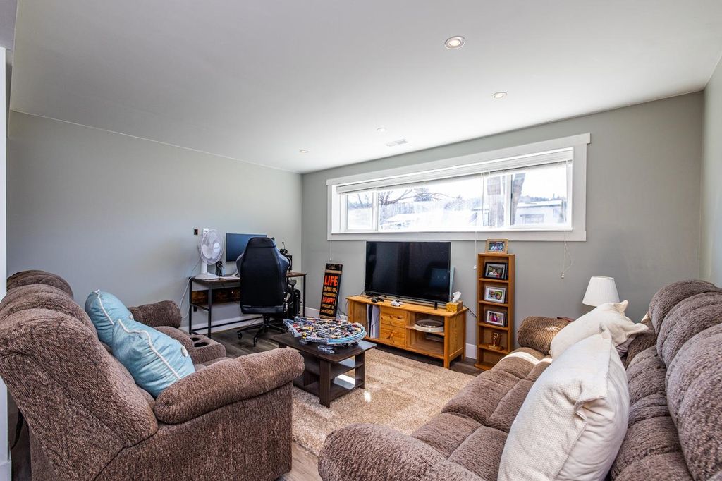 listing image 1100785531658963635
