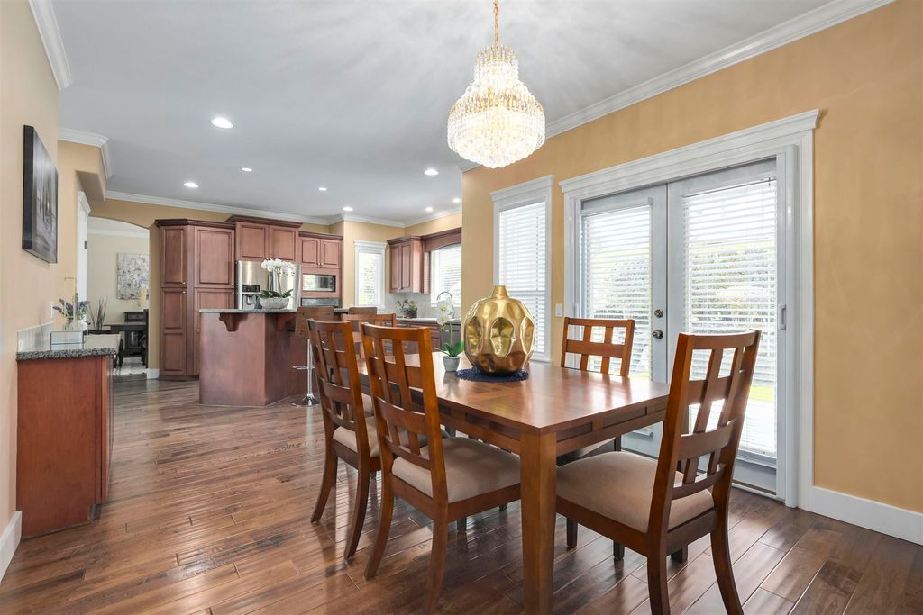 listing image 1101509214233455231