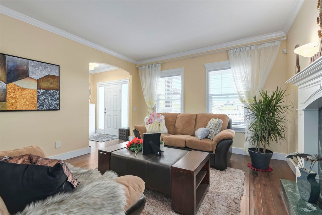 listing image 1102157775407853837