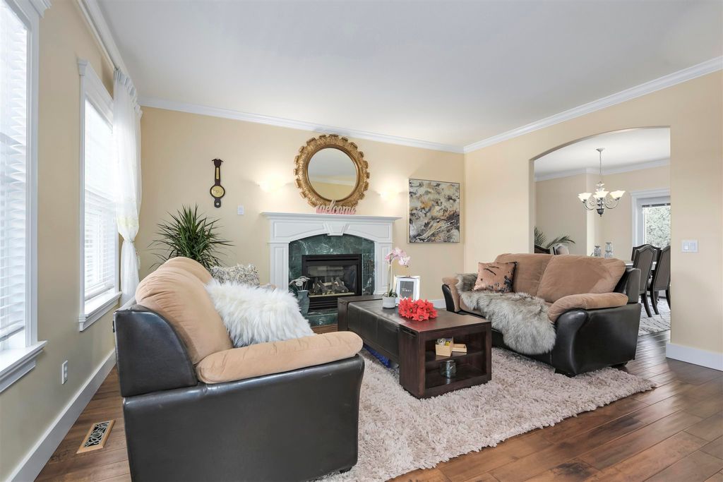 listing image 1107542354745892283