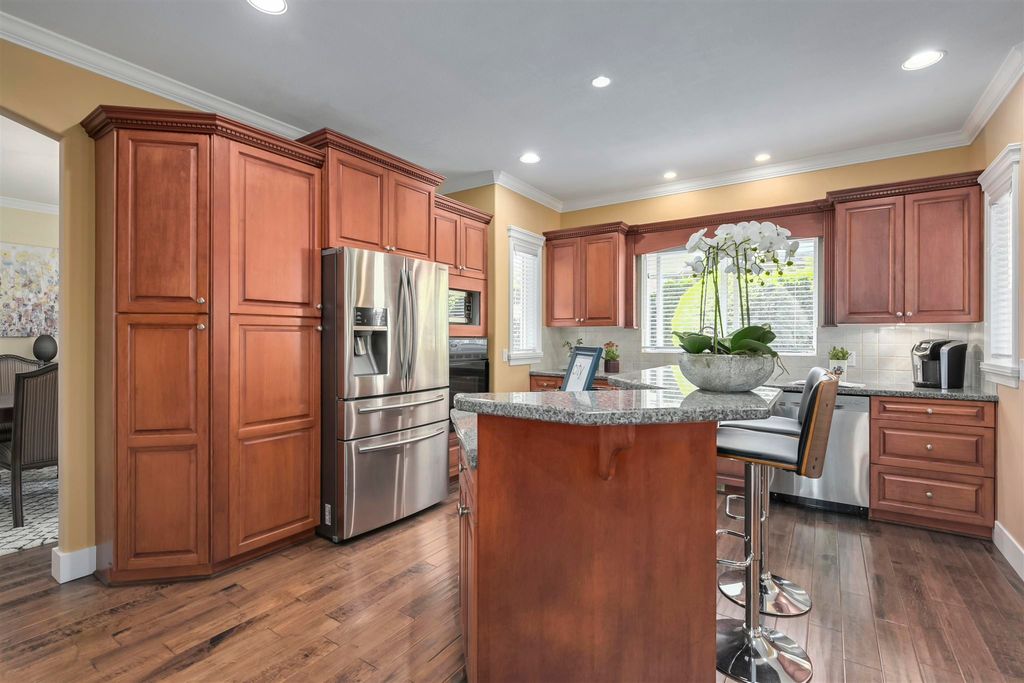 listing image 1104181546835641594