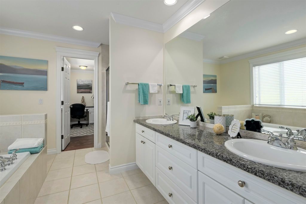 listing image 1104935793021803487