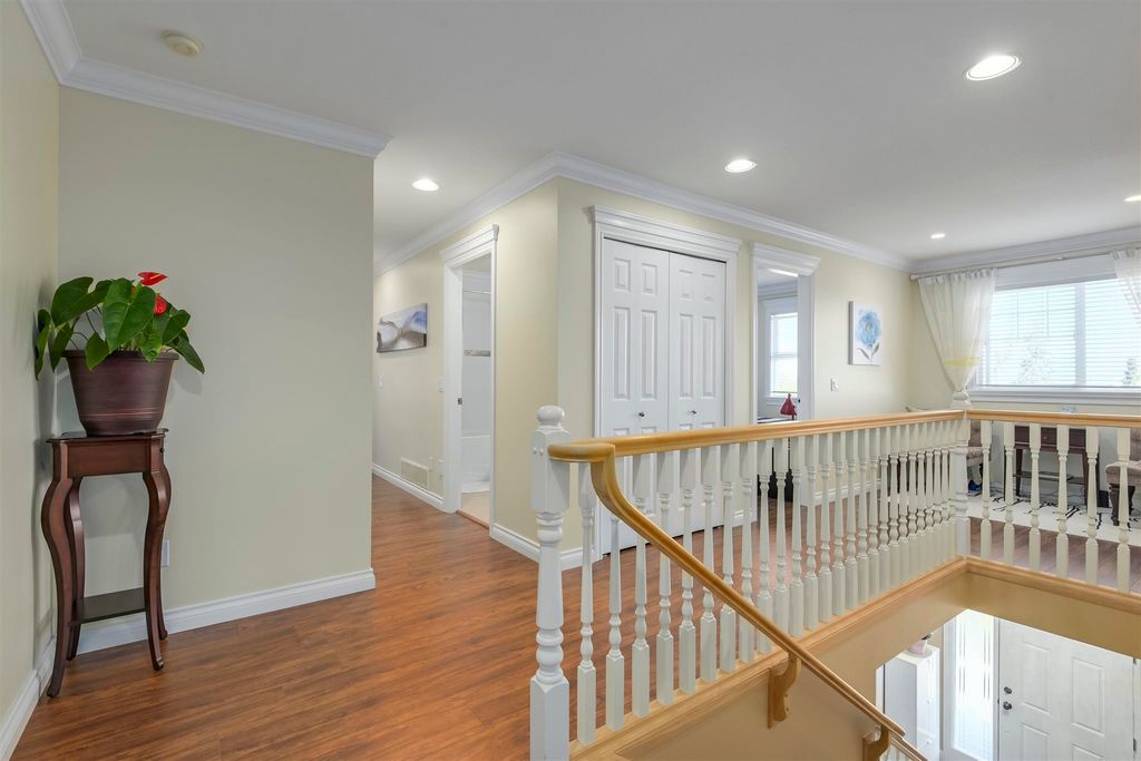 listing image 1103596378173943945