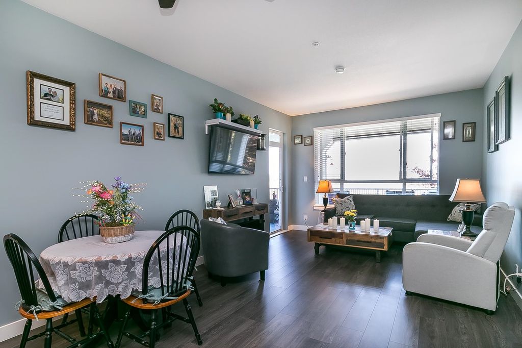 listing image 1107350283332699268