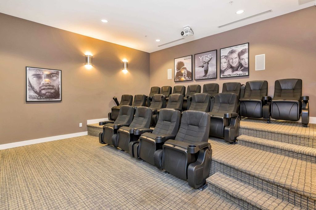 listing image 1105858362561653766