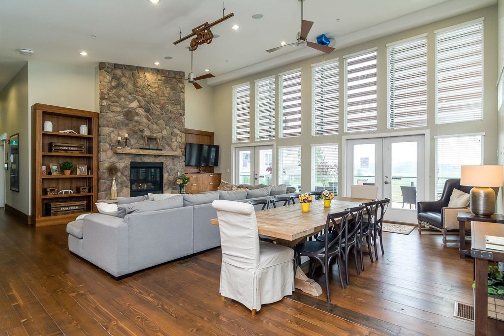 listing image 1103441109215465408