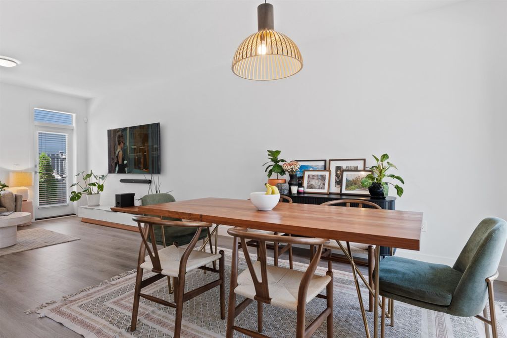 listing image 1104553499603297884