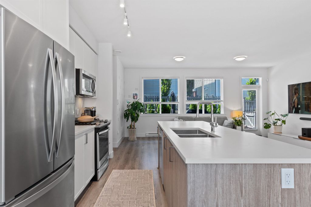 listing image 1102513860787948803