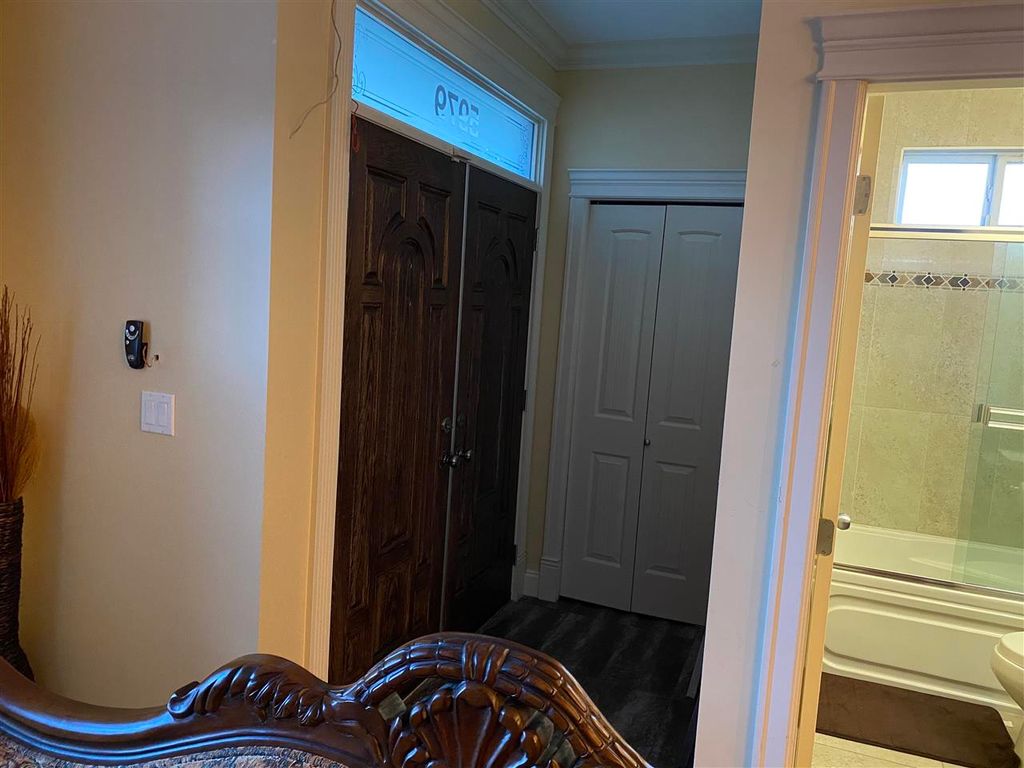 listing image 1101747669770261764