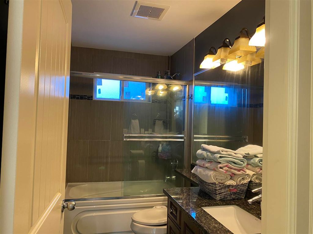 listing image 1105932252817980803