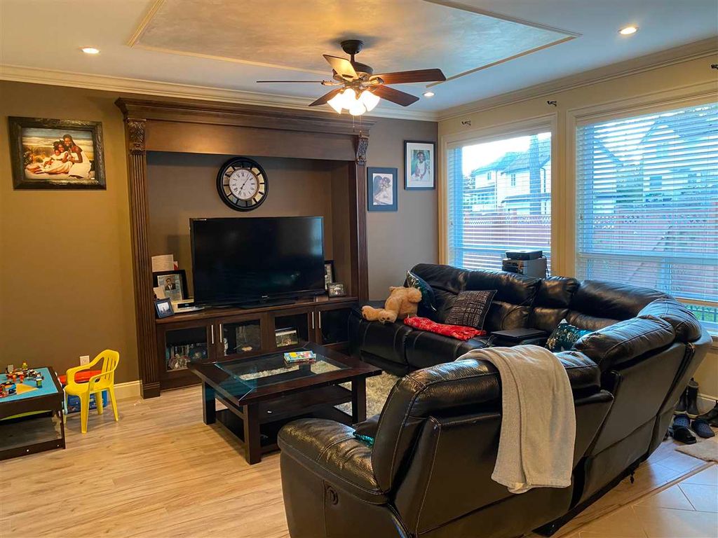 listing image 1105752335202129611