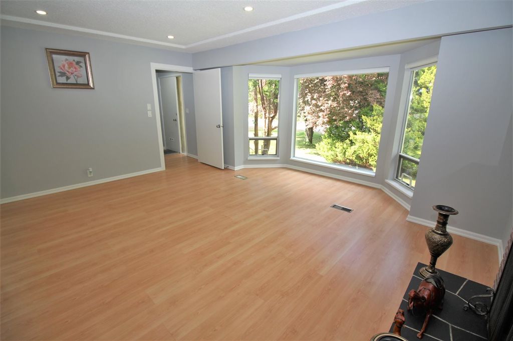 listing image 1106962422992356259
