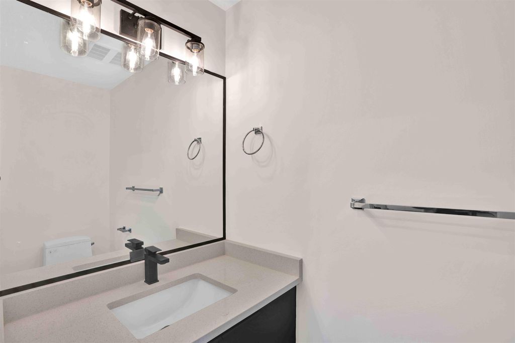 listing image 1100133646562786295