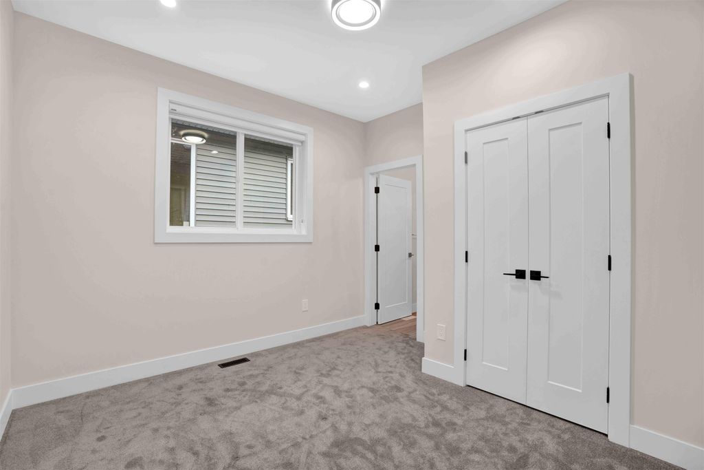 listing image 1101556692151870332