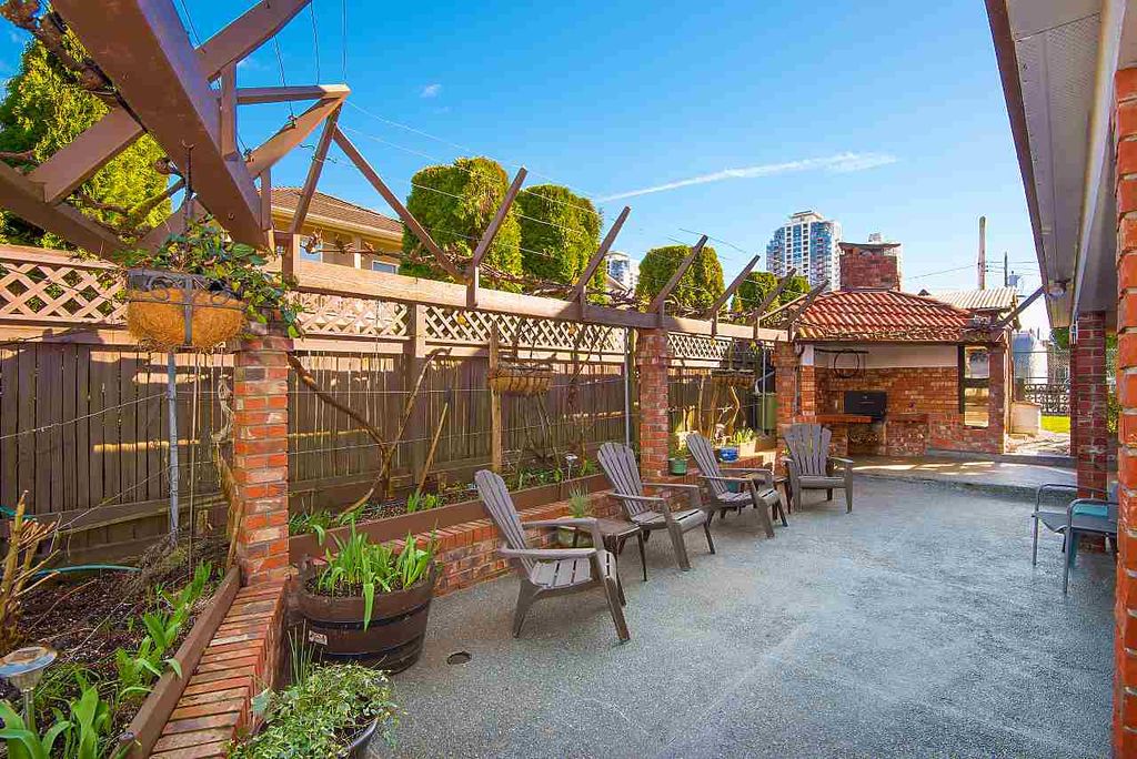 listing image 1106233753776510066