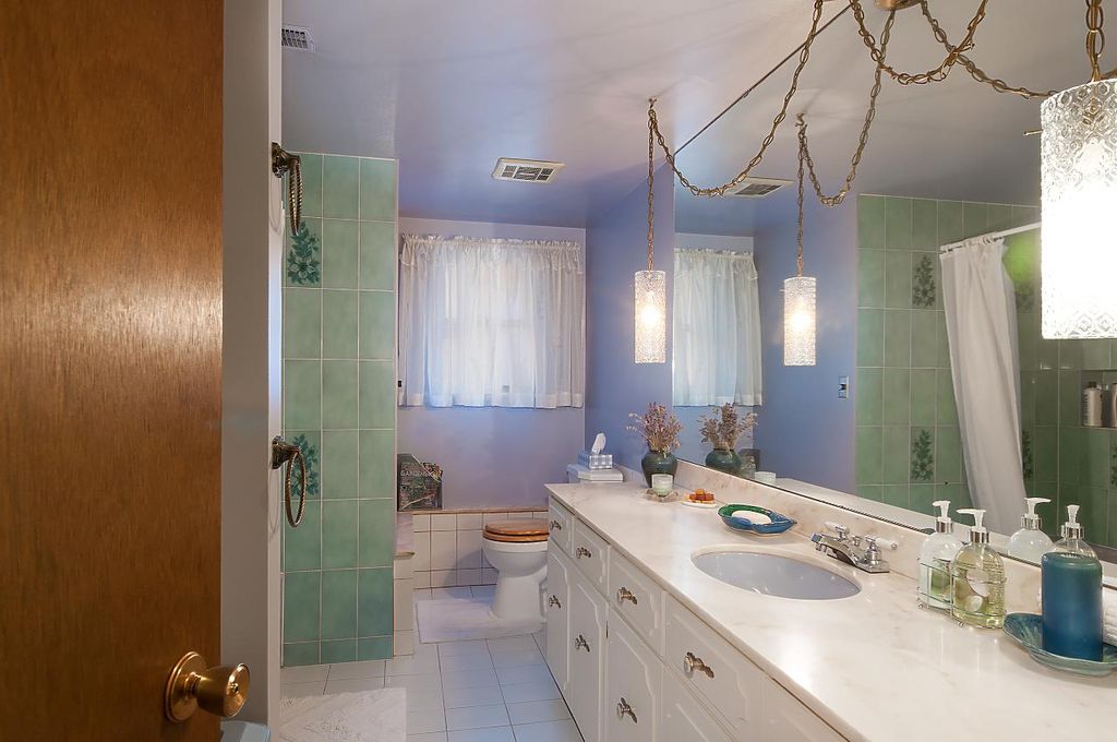 listing image 1100811231024302435