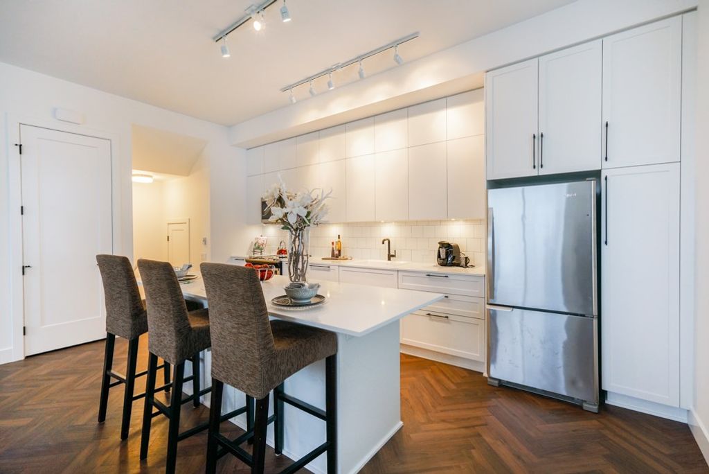 listing image 1101956134140958898