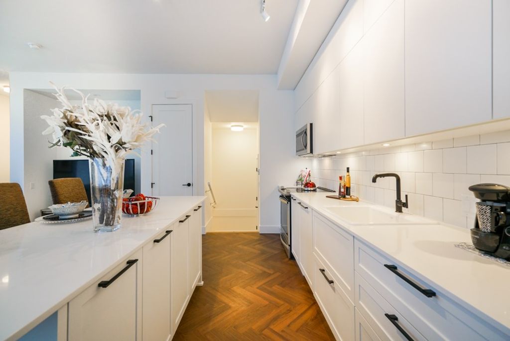 listing image 1100887672229592419