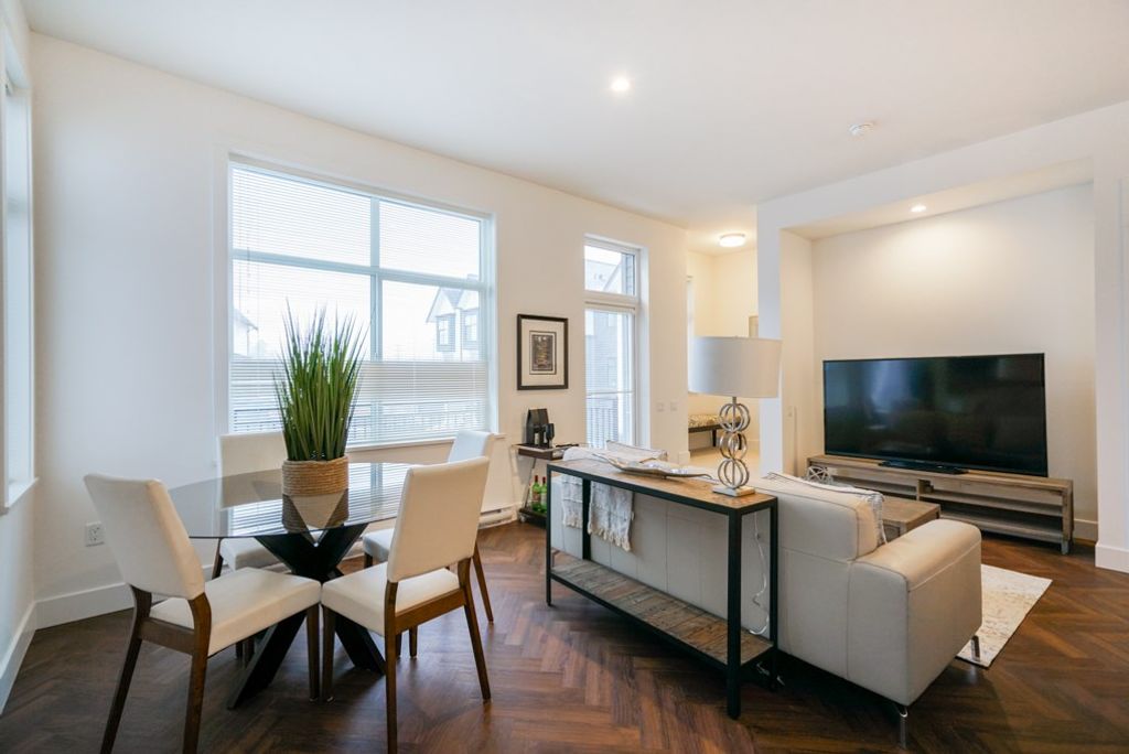 listing image 1102683840817938510