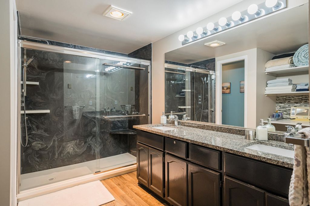listing image 1105239578409394165