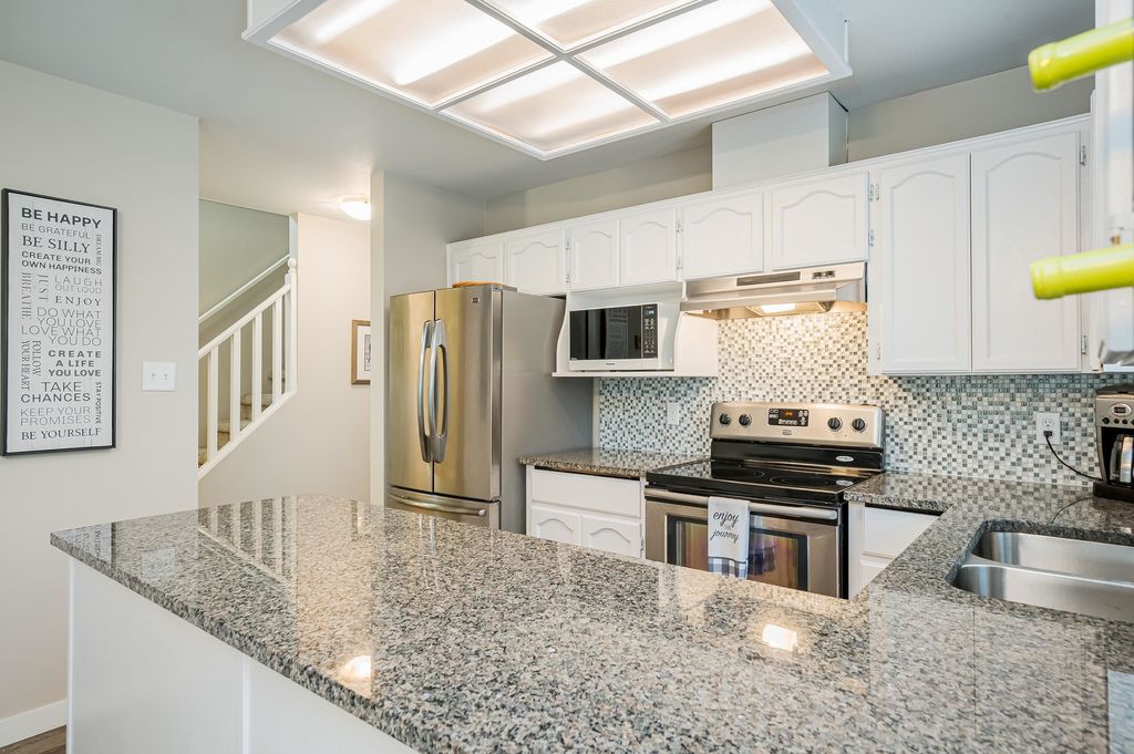 listing image 1105300795735251778
