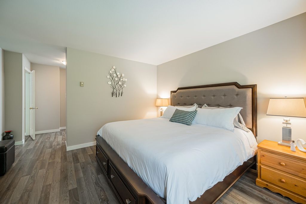 listing image 1103879514381764145