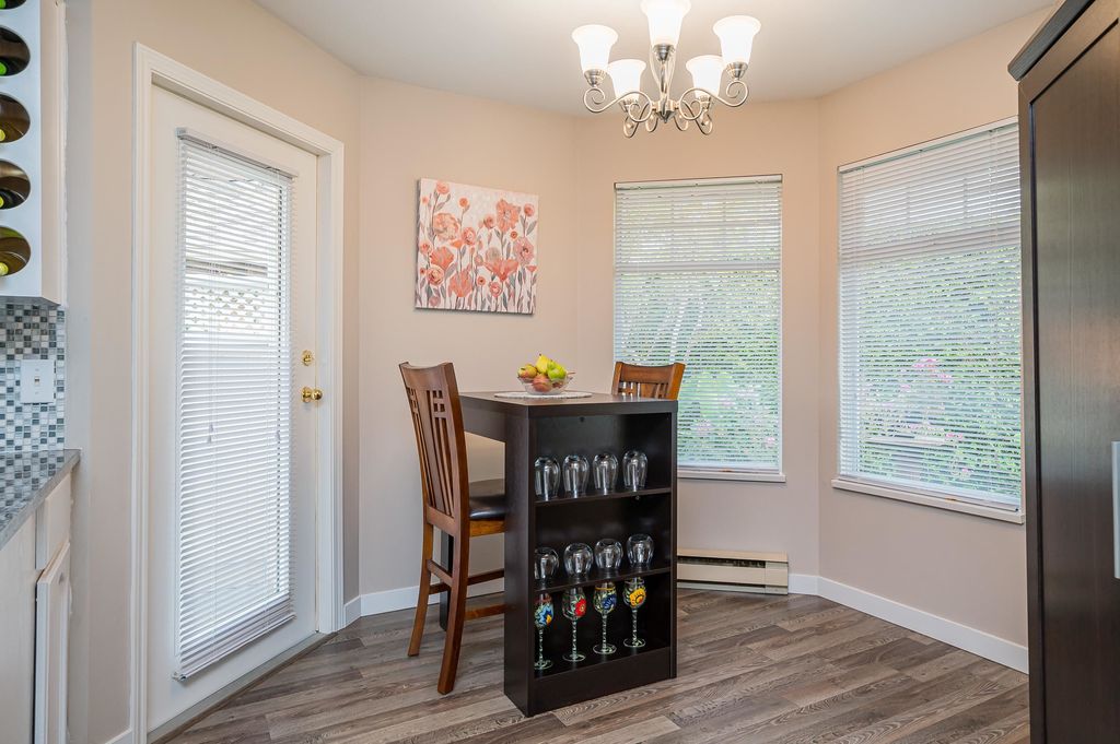 listing image 1104005065195454183