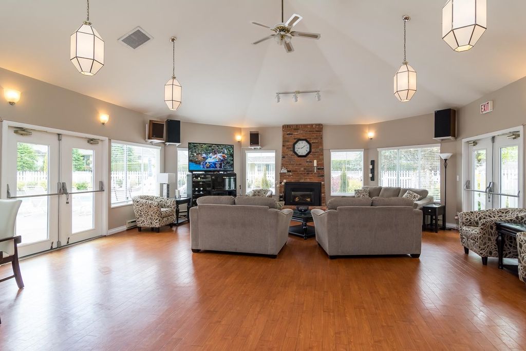 listing image 1103921465667135784
