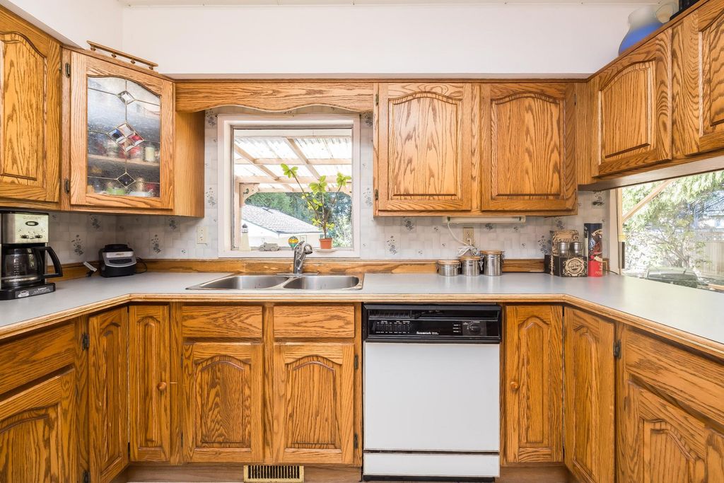 listing image 1104474744963072771