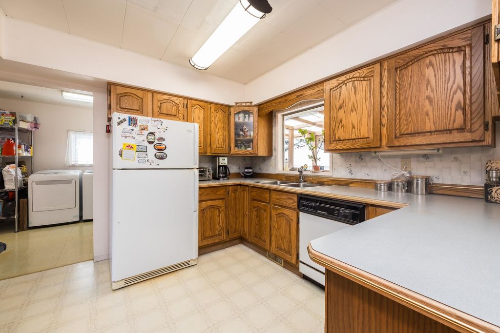 listing image 1102159034536236592