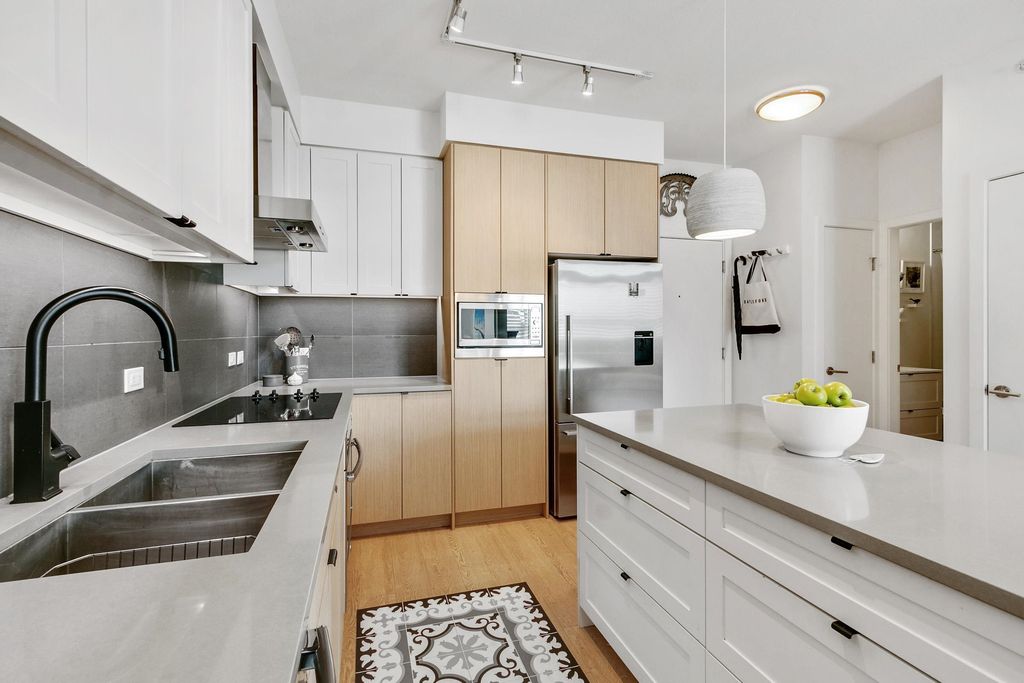 listing image 1107216174001348476