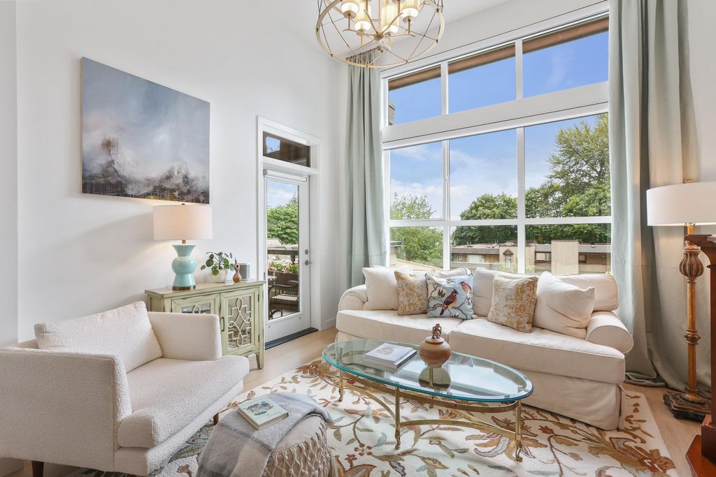 listing image 1102115833033189293