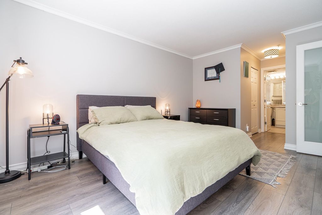 listing image 1107652235944784708