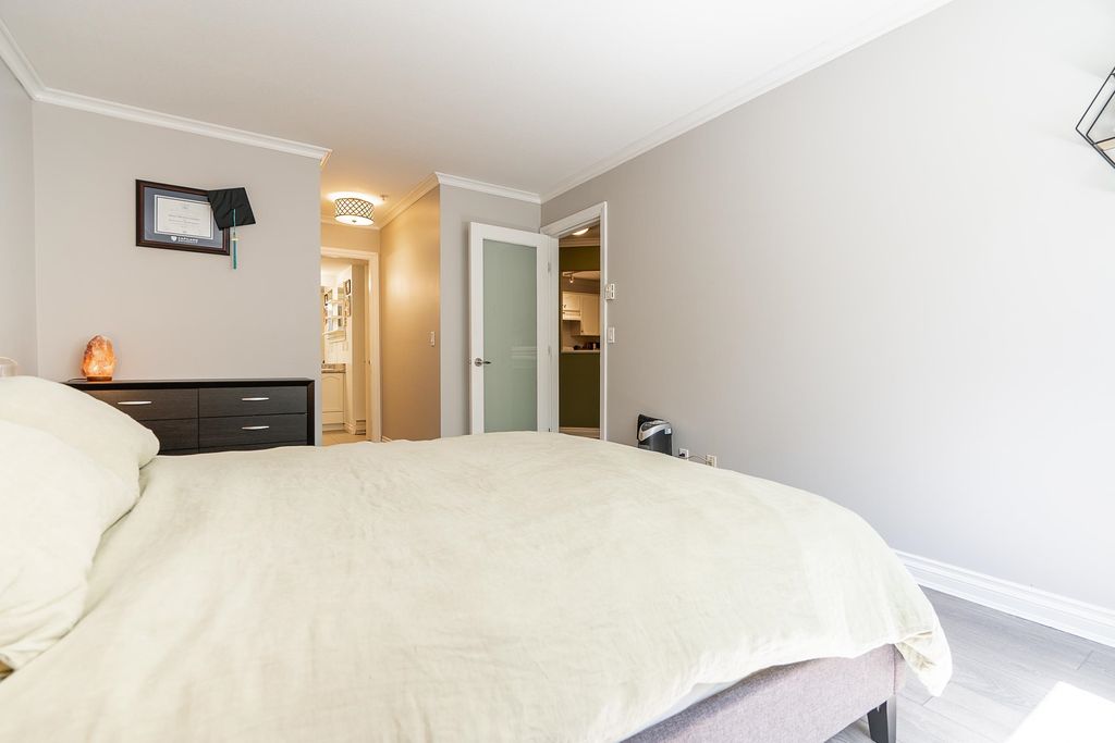 listing image 1101680154035465482