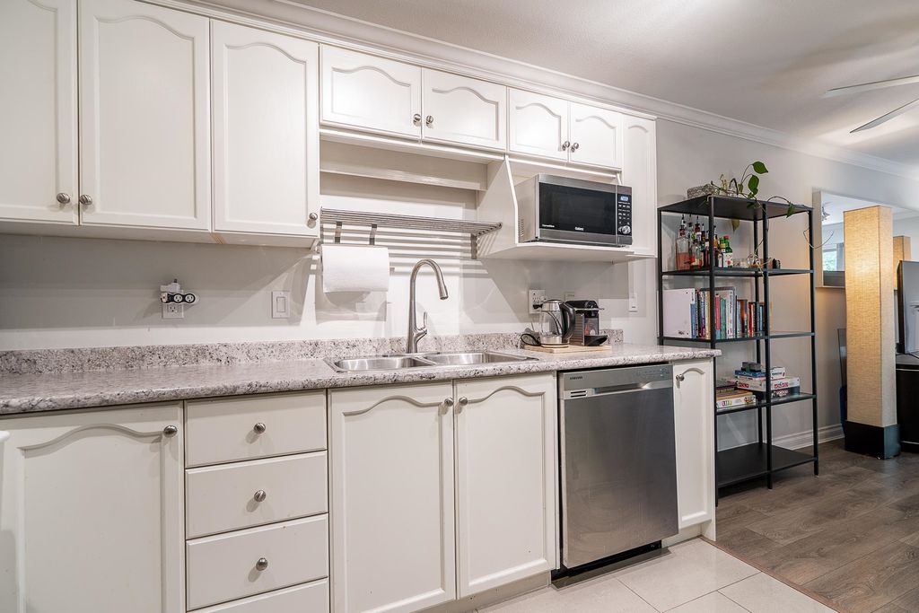 listing image 1100615883016125629