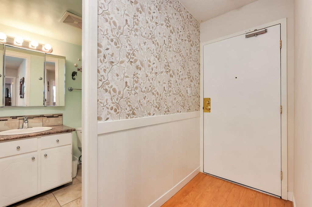 listing image 1103308436542468098