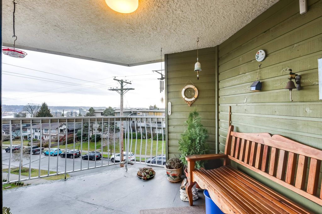 listing image 1105523108396544896