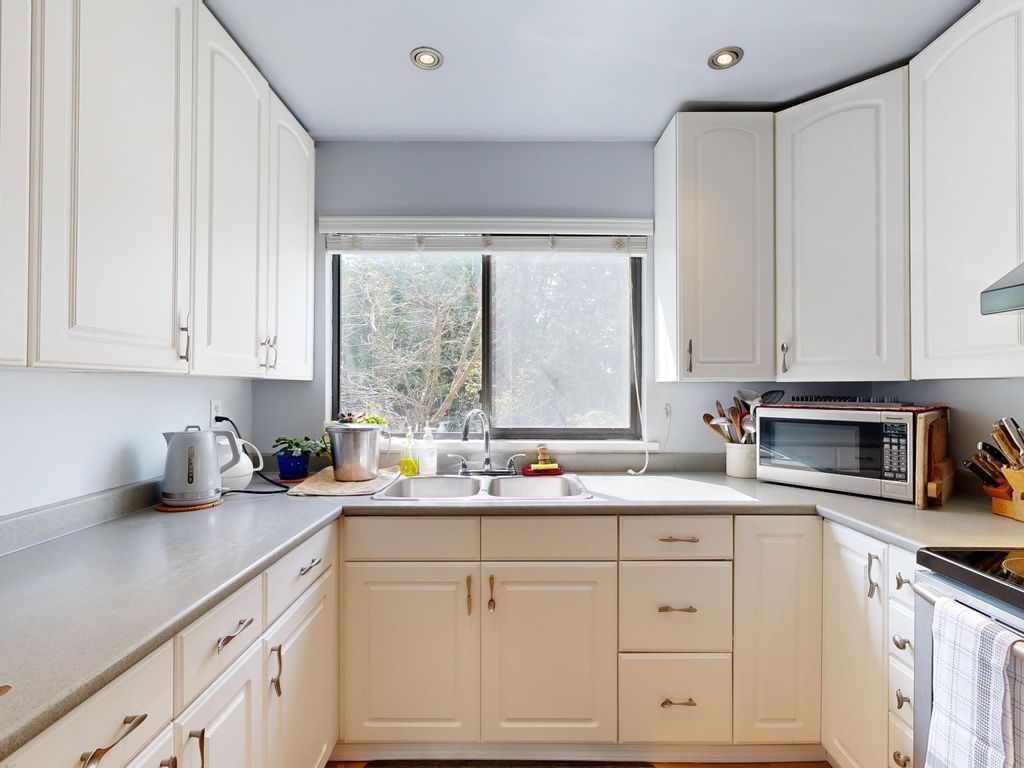 listing image 1102097853697301596