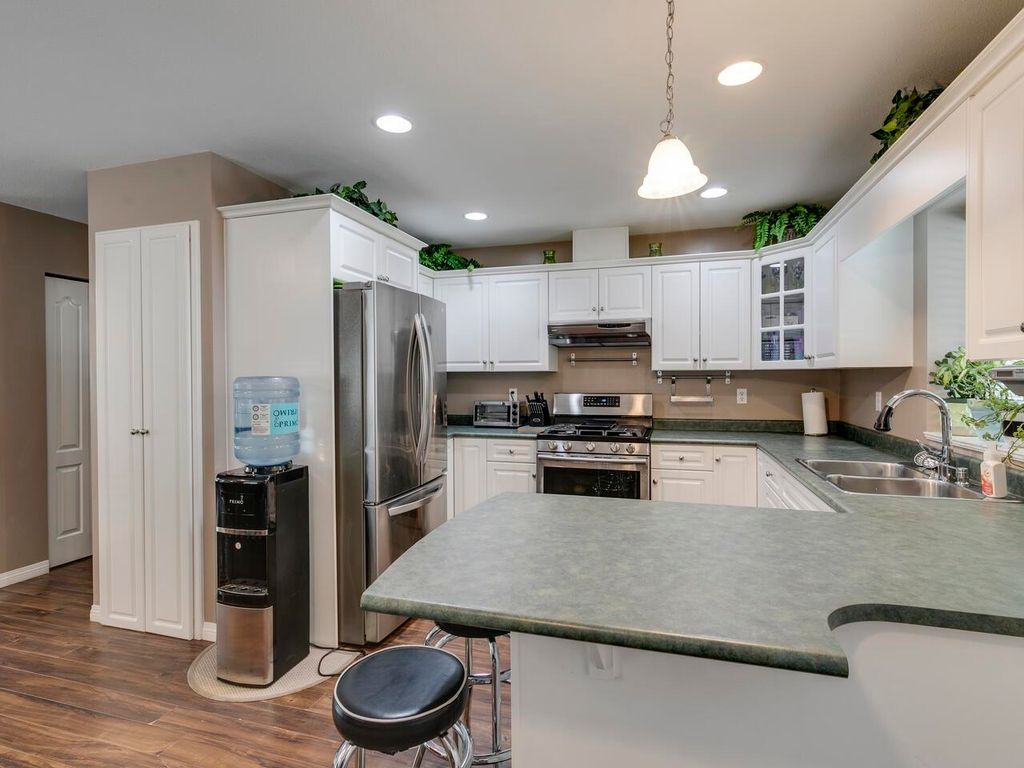 listing image 1100160657830119332