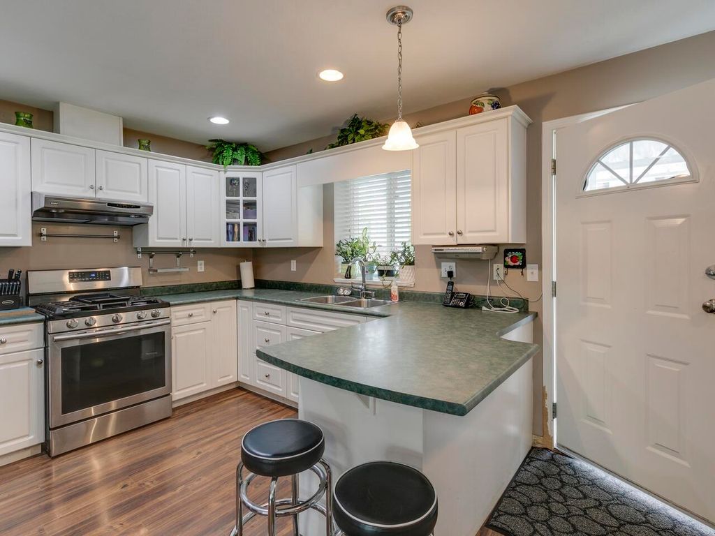 listing image 1107053144190885268