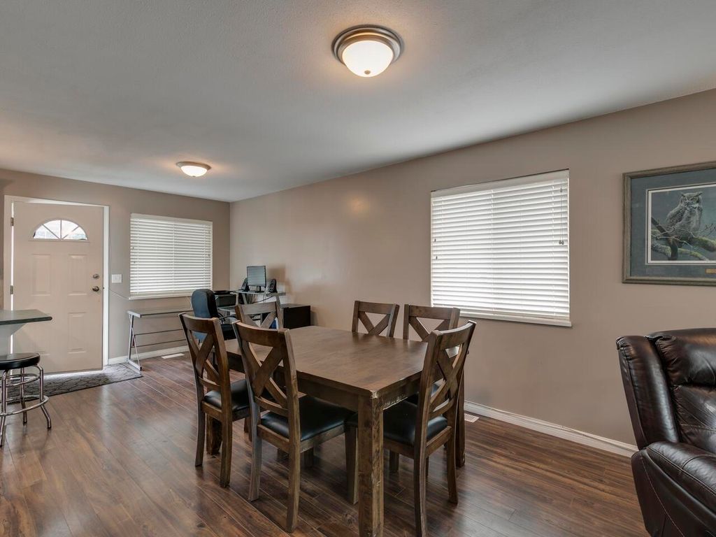 listing image 1105738624038635887