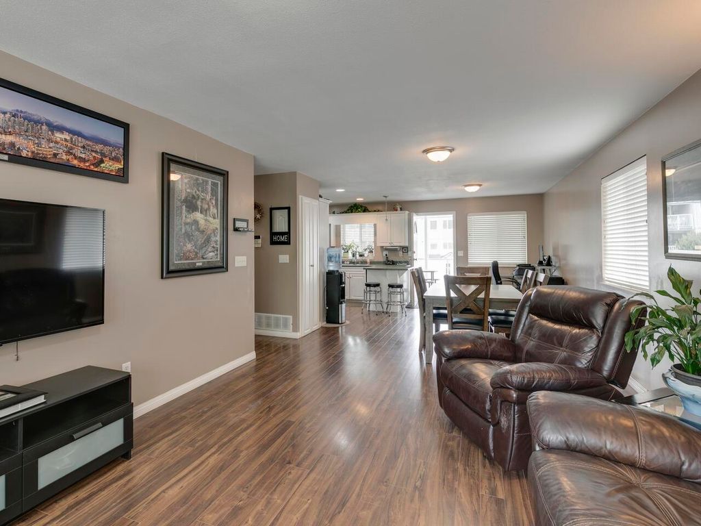 listing image 1106453054742154079